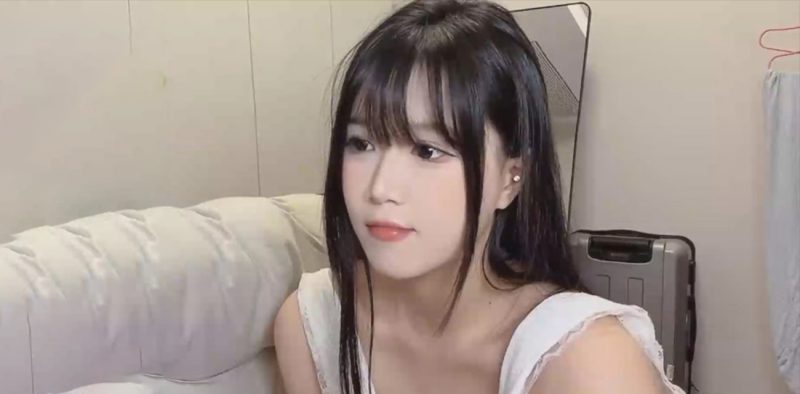 绝美女神 baxi1100 自慰直播视频流出 奶子挺翘小穴粉嫩 假屌自慰反差十足！-51吃瓜网