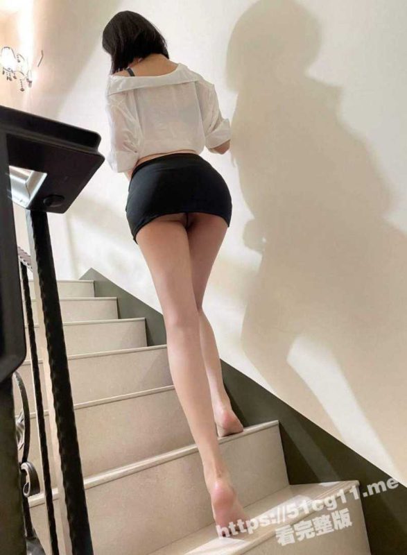 骚货把黑丝穿好 今晚跟我兄弟一起玩！极品女友被绿帽男友跟单男搞的嗷嗷叫！-51吃瓜网