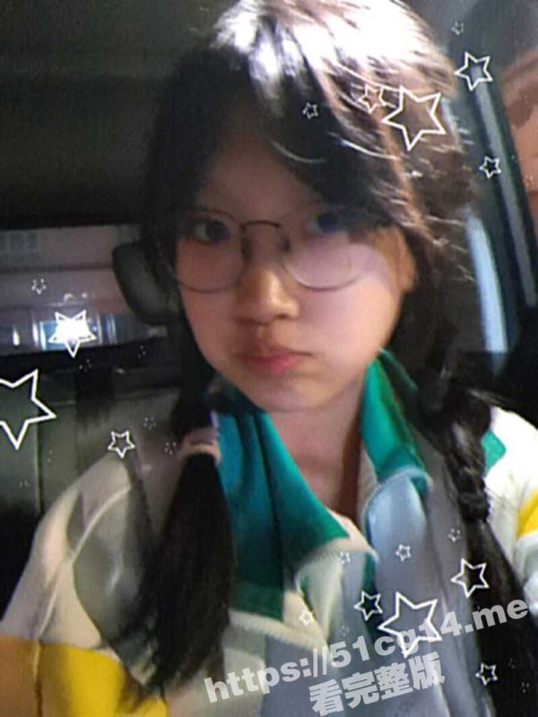 反差眼镜学生妹被金主包养 拍摄各种舔东西和手指视频勾引土豪爸爸 被金主曝光分享！-51吃瓜网