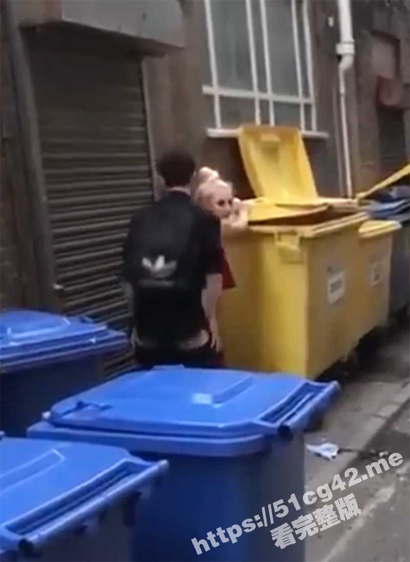 外国人真会玩 美国高中生男孩放学后被妓女勾引 在街边小巷子里直接开肏 真是够开放的 - 51吃瓜网-51吃瓜网