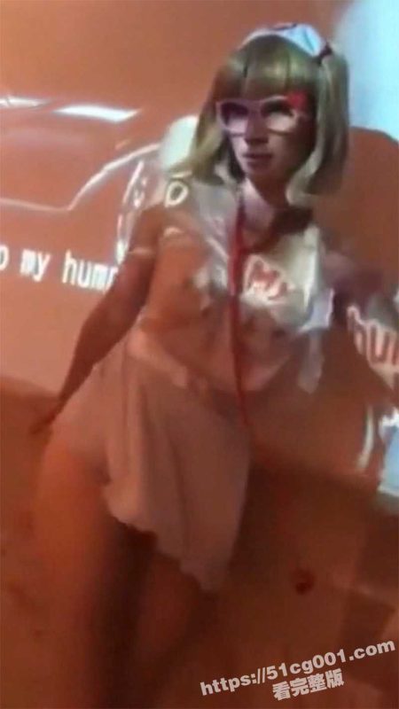 KTV里那些事 刚毕业的骚货大学生 被老板直接按在KTV里各种玩弄调教！-51吃瓜网