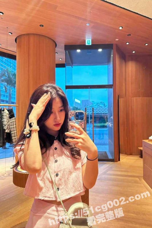 淫荡情人节！调教高颜值极品身材的小母狗 喊上多名男人给她过情人节！-51吃瓜网