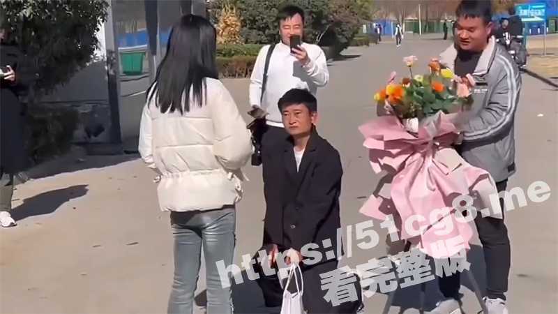 勇气可嘉！河南某高校学生 现场表白被拒绝 现场视频来了！-51吃瓜网