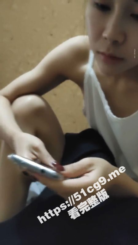 老婆让小孩摸爸爸的JJ  还说小孩摸的感觉不一样？绝了！这是什么脑回路-51吃瓜网