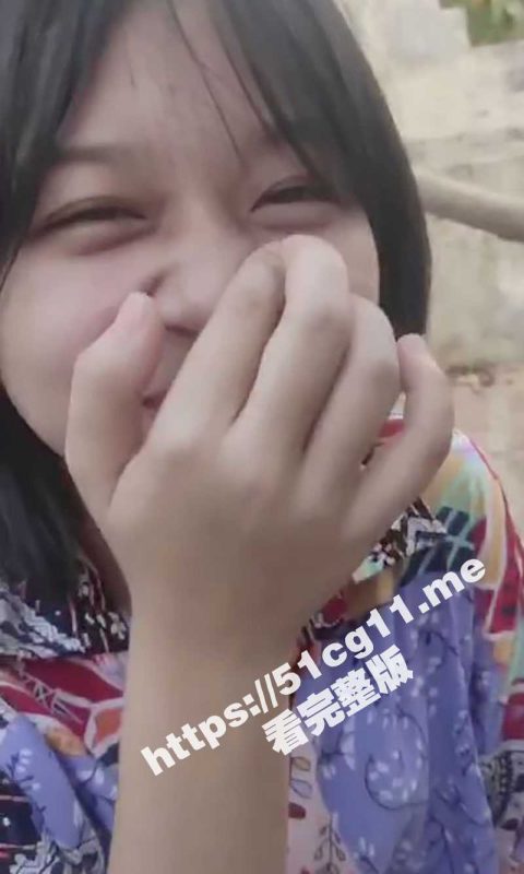 真实兄妹乱伦！30岁哥哥将自己19岁还在读书的妹妹骗上床 教妹妹女上位骑乘 还在学校外的小巷子里让妹妹给自己口-51吃瓜网