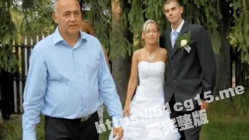 欧美乱伦！自己的亲生父亲给自己带绿帽 妻子与岳父出轨自拍性爱视频 泄密流出-51吃瓜网