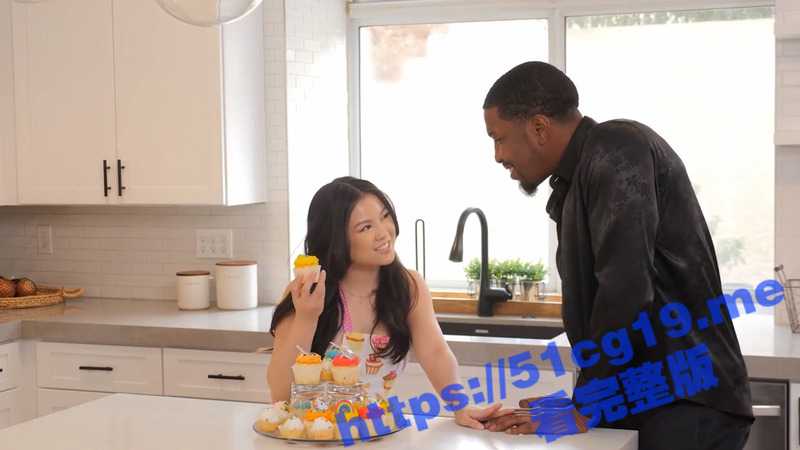 00后萝莉嫩妹沦为黑鬼的鸡巴套子！留学生 楚露露 下海拍片 被黑鬼各种姿势无套输出 口爆吃精！-51吃瓜网