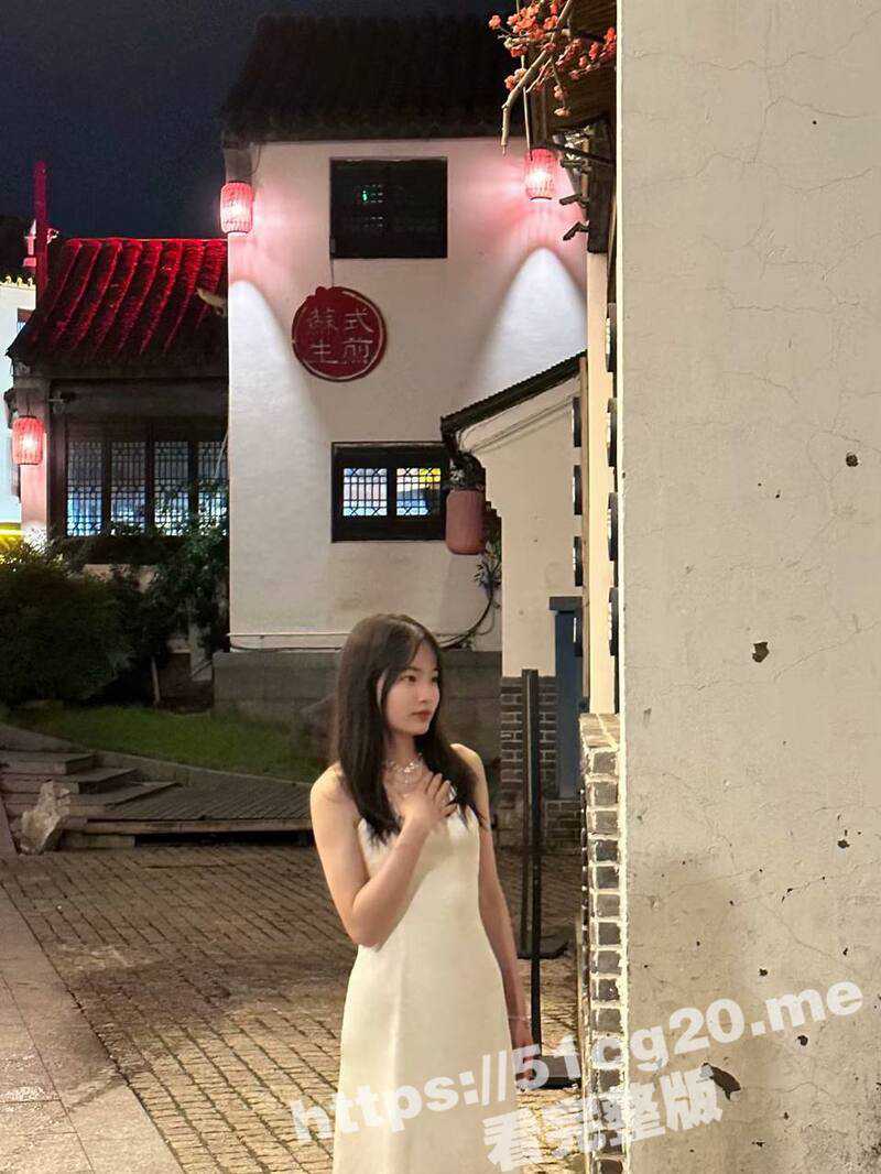 真实投稿苏州反差婊母狗 鲁丽琴 在婚房结婚照前跟情人发骚聊天 撅起屁股露骚穴露屁眼自拍流出 - 51吃瓜网-51吃瓜网