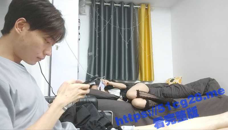 肌肉小帅哥被迫性交 一脸的生无可恋 自己的00后女友却非常欠操 只能提枪上阵 急忙交公粮-51吃瓜网