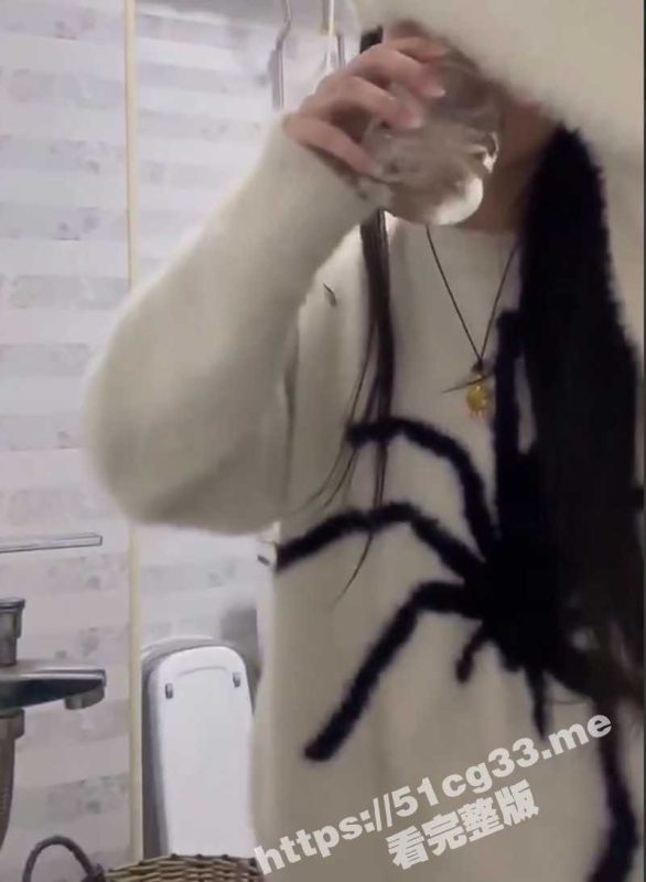 潮汕骚鸡女主播打pk输了  拔阴毛 滴蜡  胸夹生鸡蛋 各种骚操作太会玩了！-51吃瓜网