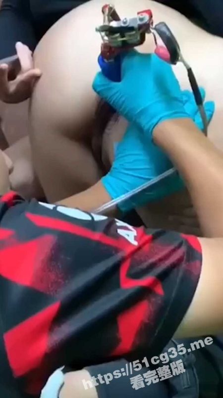 肛交就跟打靶一样！男朋友喜欢肛交爆菊 女主就在屁眼纹身满足自己的男朋友-51吃瓜网