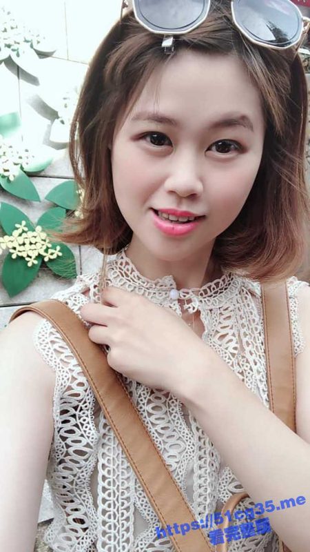 因满足不了性欲超强的老婆 就约了两个大鸡巴男人玩3P 还叫来自己的老公负责拍摄特别反差-51吃瓜网