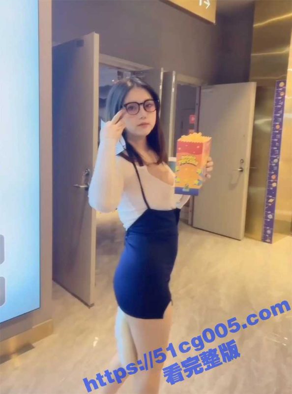 超人气秀人网女神 豆瓣酱 肛塞尾巴露B短裙 电影院尽情露出色诱放尿 真是大饱眼福刺激-51吃瓜网