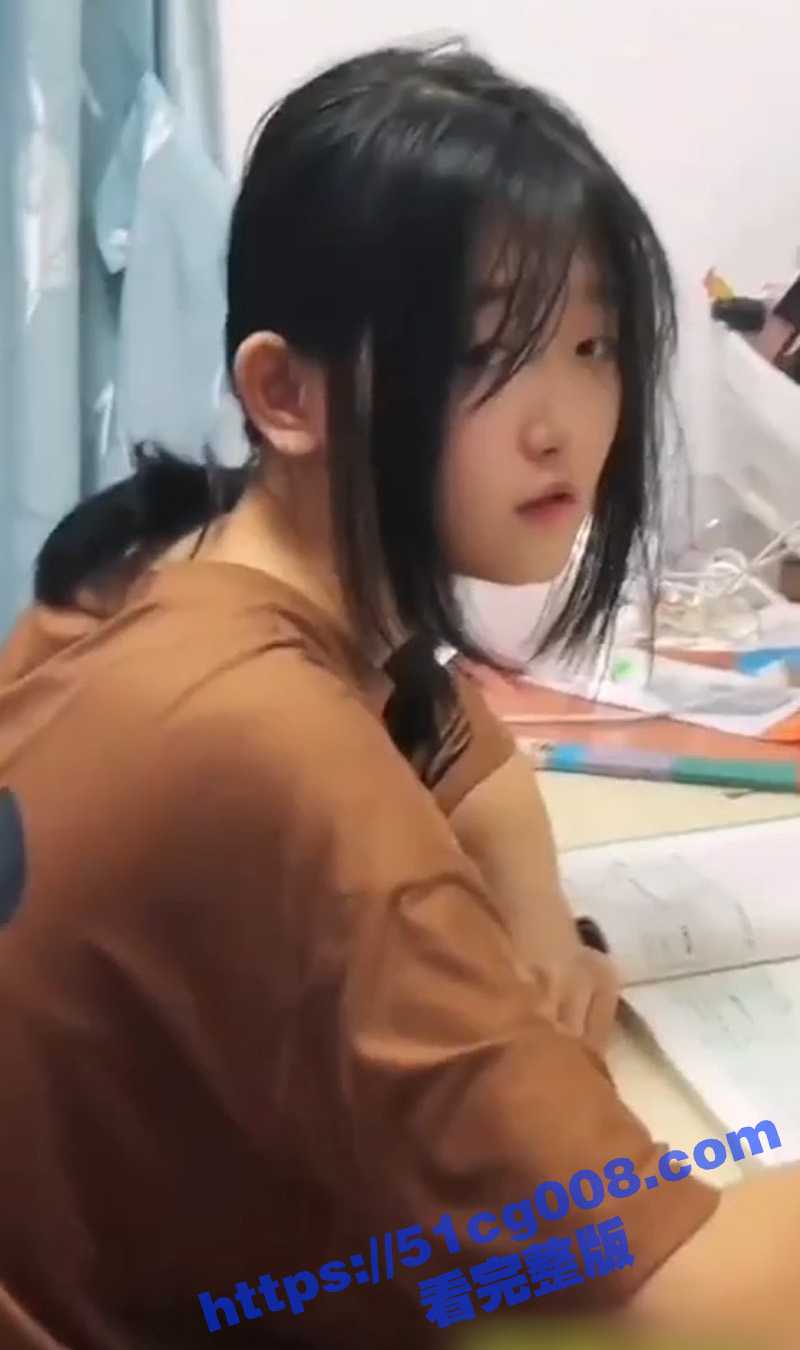 兄妹乱伦!极品大奶妹妹完成作业后找我要奖励 无奈只能用大肉棒狠狠地奖励她! - 51吃瓜网-51吃瓜网