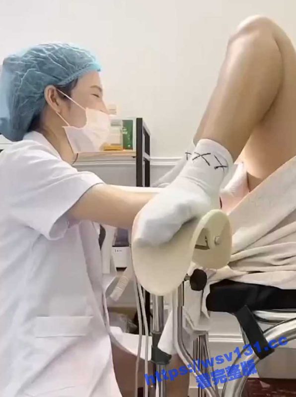 推特博主 苏畅 泰国阴部正骨按摩体验 太爽忍不住喷了医生一脸 把医生吓坏！-51吃瓜网