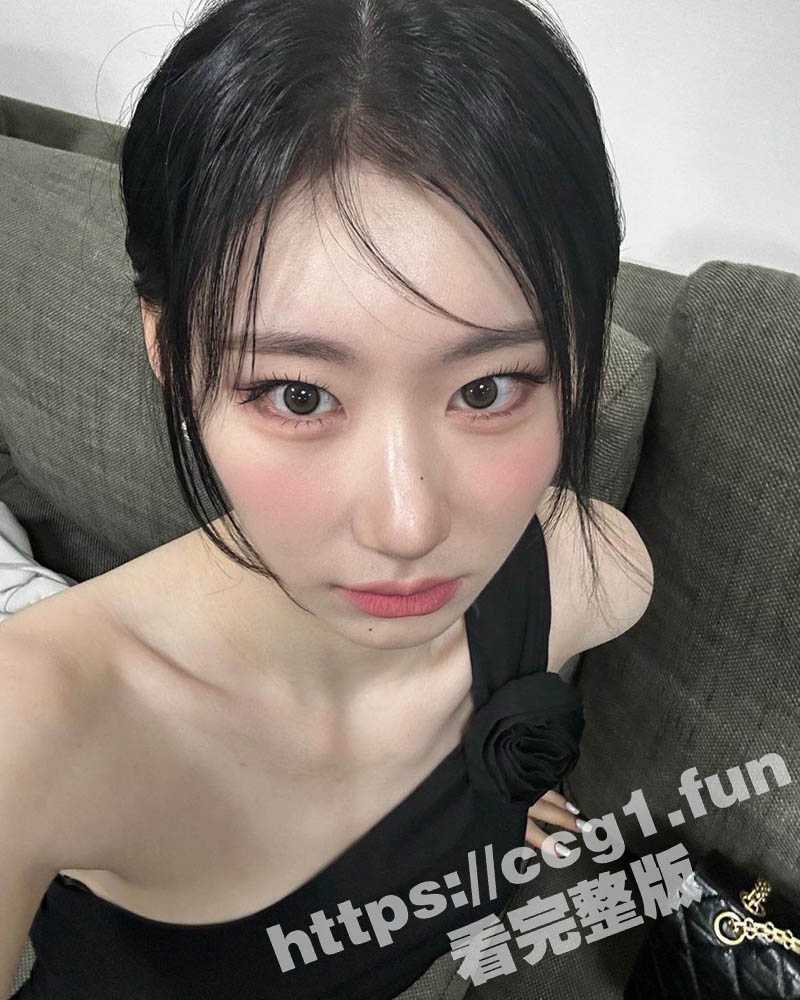 极品身材性感女主播 在直播间跪地大秀身材 看到翘臀狗子也想来玩玩 美女竟一点都不抗拒 - 51吃瓜网-51吃瓜网