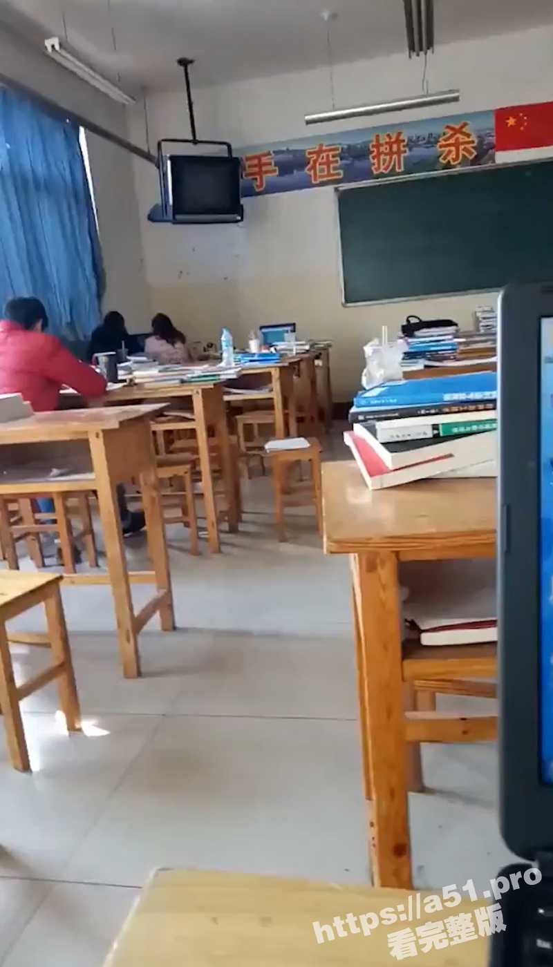 徐州学生妹小赵与校男友不雅露脸自拍流出 毒龙野战教室口交 外表挺清纯的妹子被调教的很反差! - 51吃瓜网-51吃瓜网