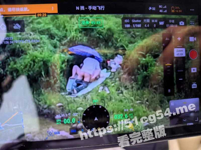 拍摄河道情况 意外发现有人打野战！这是在打野吗？-51吃瓜网