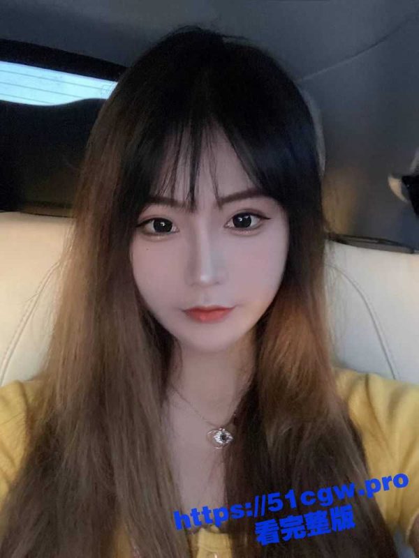 约操极品高颜值学生妹 据说是上海交大的高材生！口交吃鸡技术一流！看着高颜值女神就是享受！-51吃瓜网