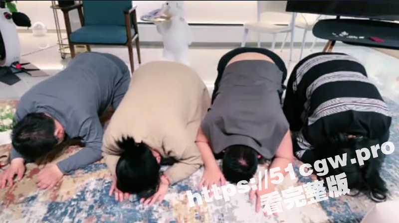 长见识了!一男子带着全家老小给女主人过生日 老婆儿子女儿全带过来给女主人调教 吃口水舔鞋底-51吃瓜网