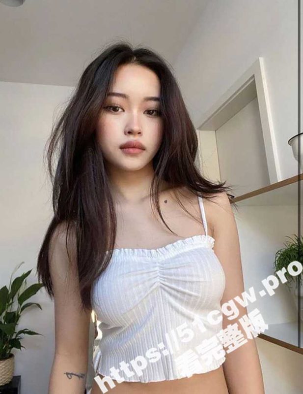 广州高颜值性感平面模特 萱萱 酒店约炮超级温柔体贴 吃完鸡巴主动趴下掰开菊花等待后入 最后强行射脸上-51吃瓜网