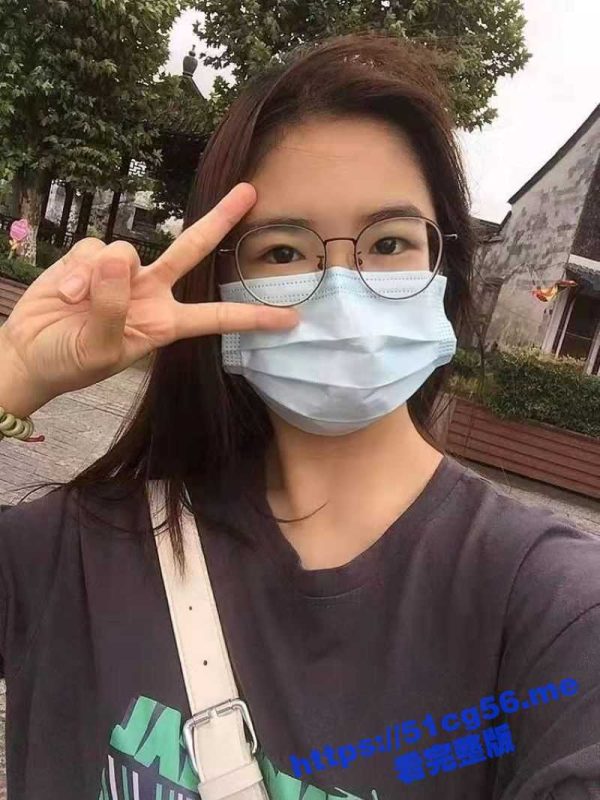 广州极品眼镜娘 在家全裸自拍给炮友 被炮友曝光 求瓜友们辱骂 剃毛骚逼母狗高潮!-51吃瓜网