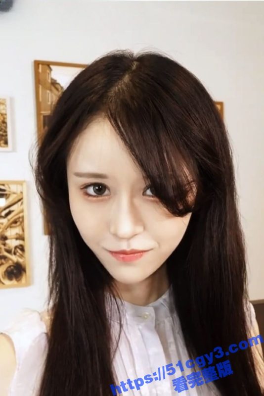 极品反差婊女神不雅视频泄露 双手抱着大屌深情狂舔 被男人按在身下无套猛操 淫叫不断！-51吃瓜网