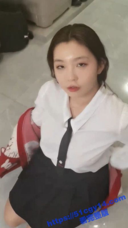 巨乳微胖学生妹 被几位壮汉轮流调教 舔脚撒尿轮奸相当劲爆 彻底沦为性奴母狗！-51吃瓜网