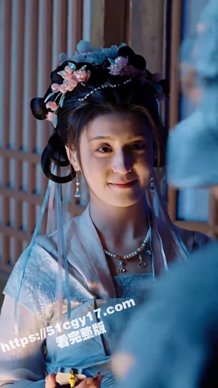 每日短剧《我在女尊王朝当卧底》寒夜宫墙下秦铭蜷缩着换上太监服 这个全民猎杀穿越者的世界里 皇宫成了他最后的避难所！-51吃瓜网