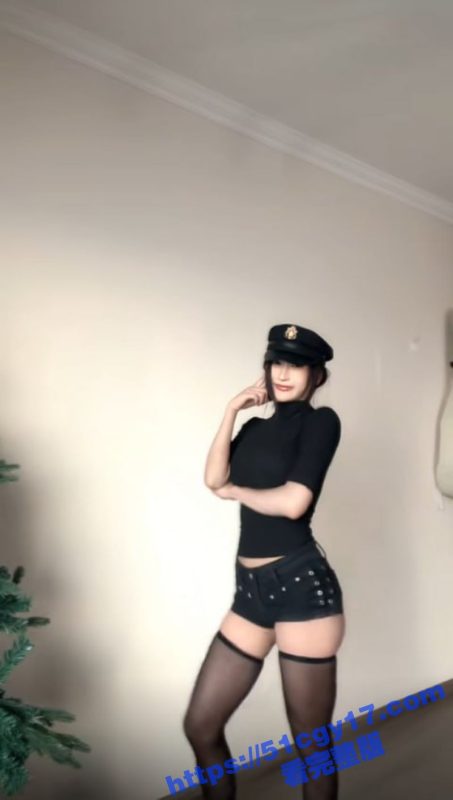 抖音10万粉网红 小张不在家 线下援交视频泄密 道具自慰无套内射 胸前纹身实锤无疑！-51吃瓜网