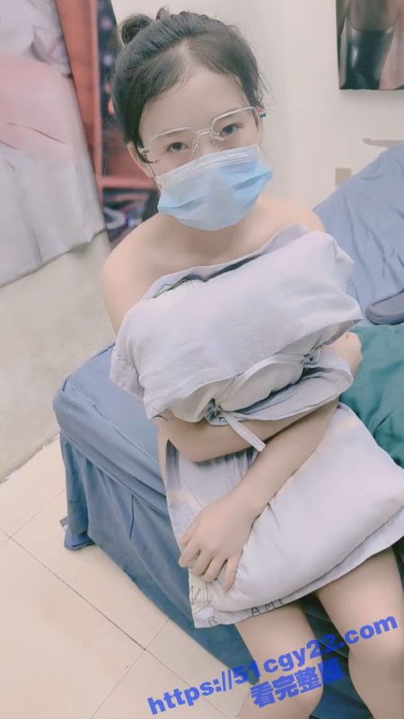 小伙带女朋友参加多人淫趴 两位美女惨遭黑鬼大鸡巴暴力输出 无情打桩让她们肢体颤抖尖叫连连！-51吃瓜网