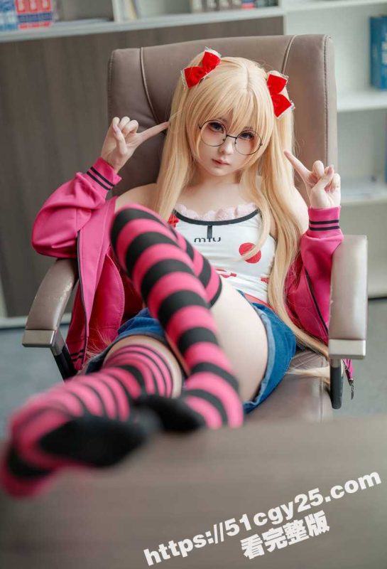 二次元网黄 幼水铃衣 COS秋月爱莉淫照流出 摄影师上手调教稚嫩萝莉 各种骚姿淫乱到炸！-51吃瓜网