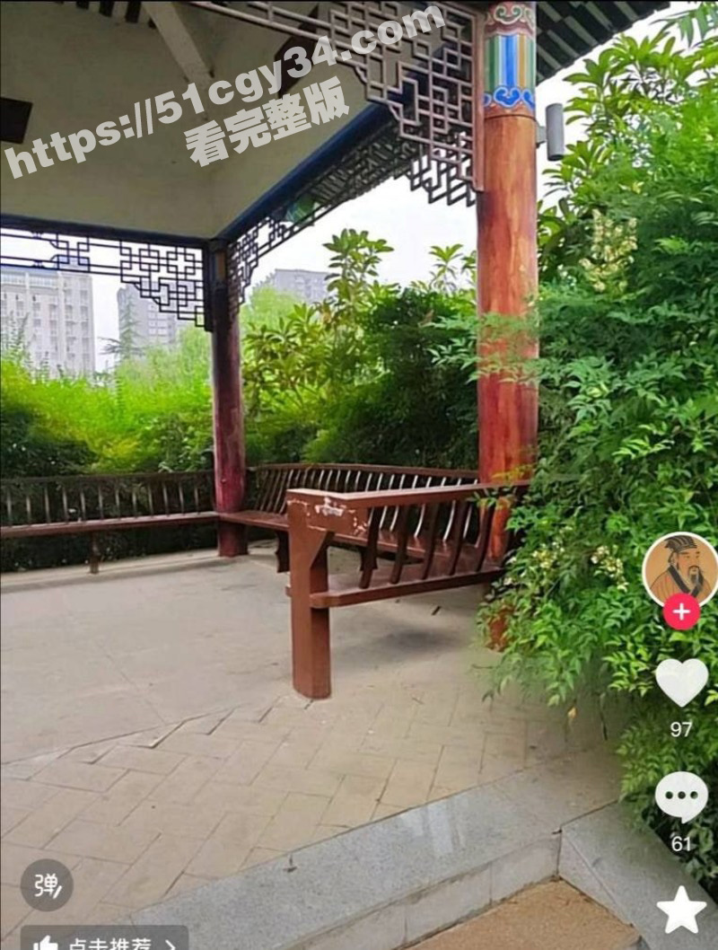 陕西理工大学 一情侣凉亭下户外激战 女生埋头口交 肉棒轮廓清晰可见 视频全网爆火疯传！ - 51吃瓜网-51吃瓜网