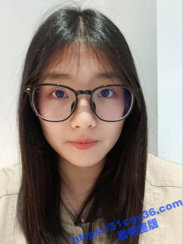 台湾高颜值反差眼镜婊 刚入职遭上司潜规则 嫩穴被干到白浆直流 特写镜头清晰可见!-51吃瓜网