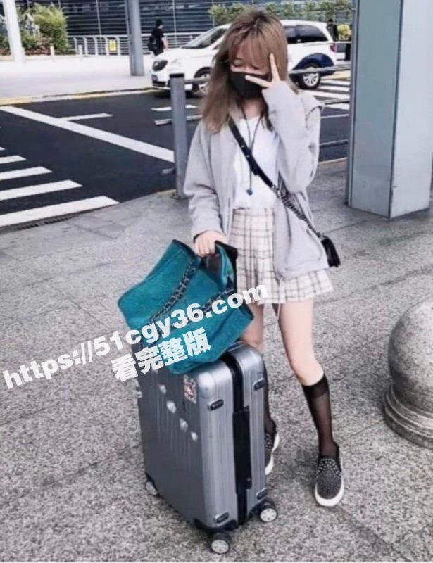 00后金发美少女痴迷网恋 奔现后竟被下药迷奸 按头深喉后入暴操 模样犹如泄欲工具！-51吃瓜网