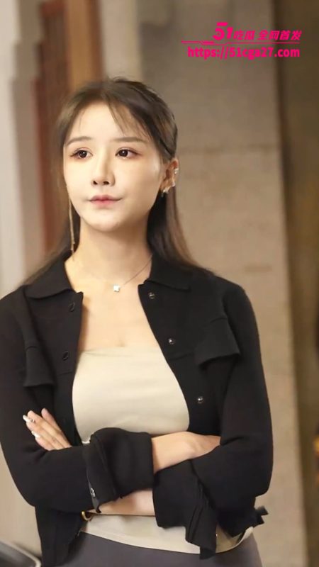 擦边短剧《人生辅助器》普通职工的他获得了一个眼镜 可以看穿这个人此时的需求 俘获了众多美女！-51吃瓜网