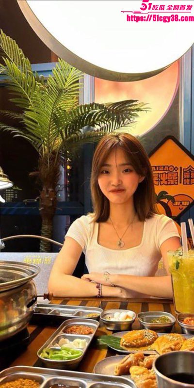 呼和浩特清纯女大学生 毕其格 做爱视频流出 黑丝渔网包裹蜜桃臀 各种视角猛操蝴蝶嫩穴 !-51吃瓜网