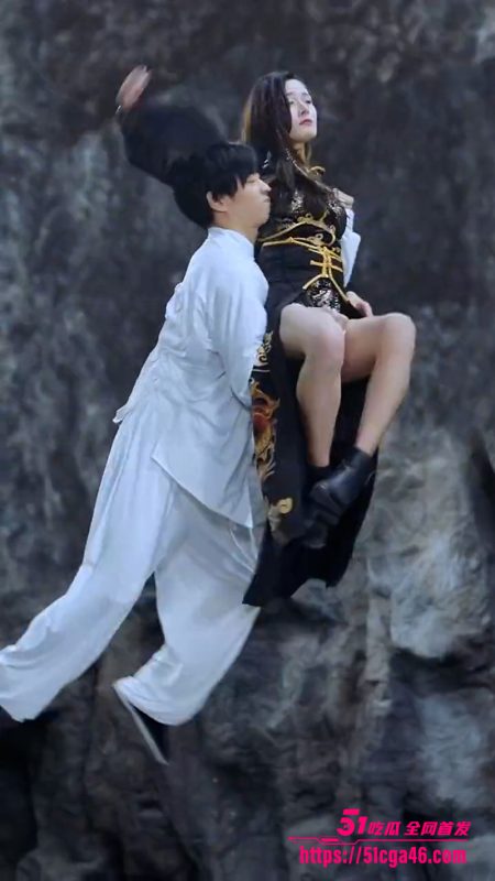 擦边短剧《高手下山我有六个姐姐》小伙下山寻六姐 历劫重聚的热血征程！-51吃瓜网