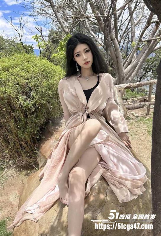 极品网红 牙齿怪 颜值超美的九头身尤物 超美情趣装挑逗自拍 骚浪姿态撩人至极！-51吃瓜网