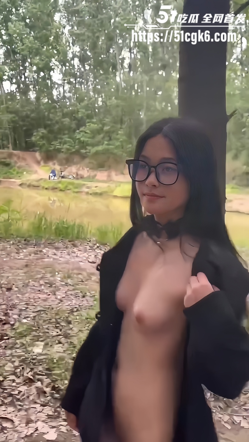 大一学妹 瑞瑞 被包养金主带到户外露出拍摄 树林全裸野战极其刺激 暑假期间被玩到双腿颤抖! - 51吃瓜网-51吃瓜网