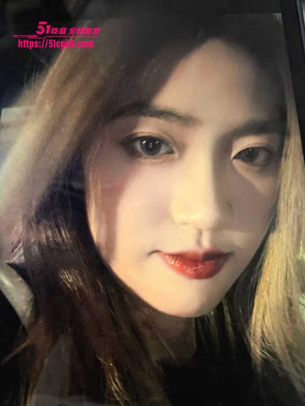 山西小情侣私密自拍视频流出 青涩激情对镜自拍 床上猛烈撞击嫩穴 翘臀后入体力爆棚 ！-51吃瓜网