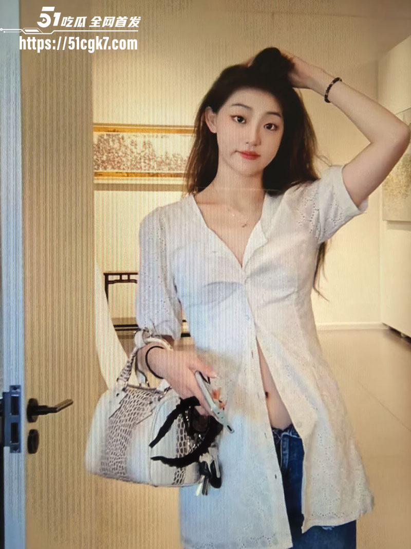 河南安阳 刘薇 清纯少女与男友性爱视频流出 多姿势切换娇喘连连 深喉口交反差十足！ - 51吃瓜网-51吃瓜网