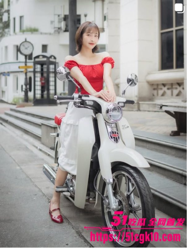 泰国纯欲博主 Deerlong 直播自慰性爱合集 白虎蜜穴道具骑乘 极品熟女淫水四溢高潮不断！-51吃瓜网