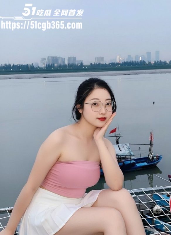 高颜值清纯眼镜婊 颜思妤 七夕约炮被大鸡巴无套爆操 欲求不满眼神勾魂！-51吃瓜网