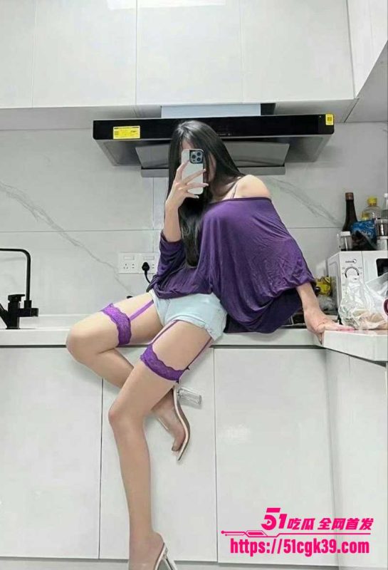 海角大神 奶子即正义 新作！偷情极品巨乳人妻 趁老公不在直闯香闺 从沙发战到窗台 边看窗外边被猛干 超爽刺激！-51吃瓜网