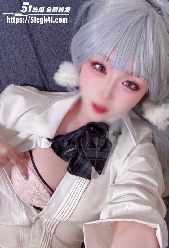 清纯COS褔利姫 鸡教练 白丝萝莉化身神里绫华 用美乳嫩穴侍奉主人 上演超淫无套性爱！-51吃瓜网