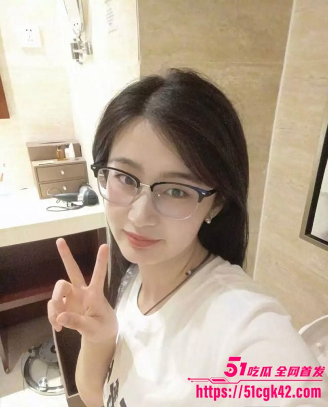 郑州风骚少妇 杨雪琪 瞒夫卖淫 前凸后翘极品身材 露脸口交淫荡不堪 无套后入猛操内射！-51吃瓜网