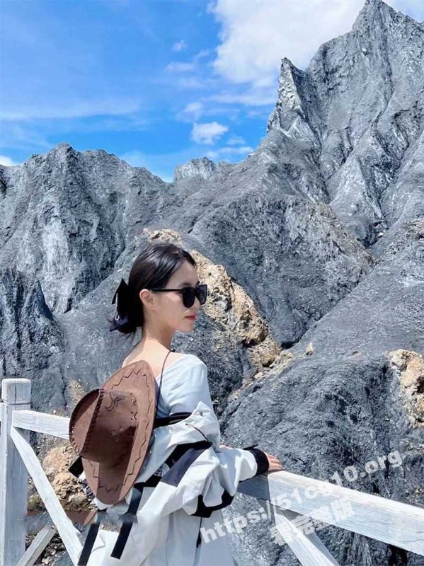 高质量反差婊泄密！女神风学生妹超大尺度性爱被爆 生活中纯欲女神 私下却爱吃鸡吧爱吃精！-51吃瓜网