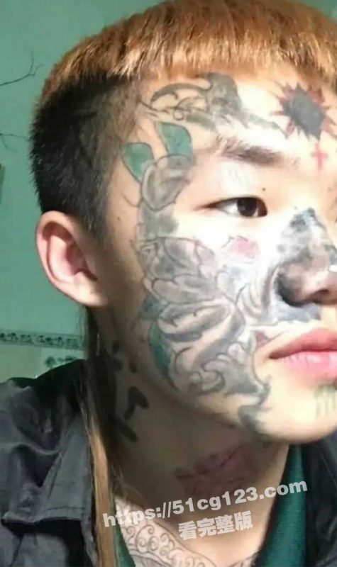 四川战神小夏，纹身师不讲“纹德”哄骗纹遍全身毁皮，如今学校不收，找不到工作，生活艰难！-51吃瓜网