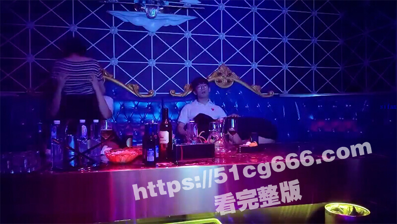 我都射了你还在操我老婆，下次不和你换了！两对夫妻KTV喝高兴了直接换着老婆操，姿势花样还挺多-51吃瓜网